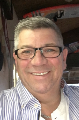 Frank Hollmann (0171/3225555) seit über 15 Jahren Fahrschullehrer der Klassen B und BE. Verheiratet. Hobbys: Autos, Familie, Reisen und Handwerken.